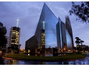 Article Tab : crystal-cathedral-bankrup